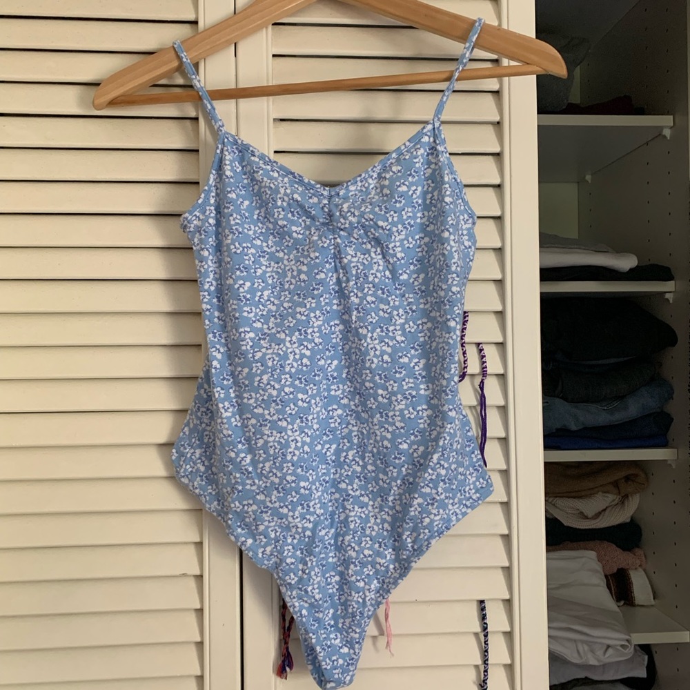 Pacsun Basics Blue Floral Bodysuit